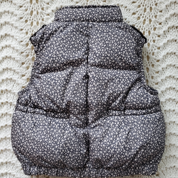 Gap Kids Floral Gray and White Puffer Vest Girls Size XS (4-5) - Picture 3 of 7